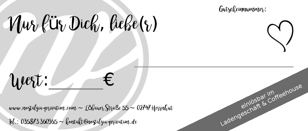 Dieser Nostalgia privatim Gutschein ist im Ladengeschäft oder Coffeehouse, Löbauer Straße 55, 02747 Herrnhut einzulösen. Dieser Gutschein ist nach Ausstellungsdatum 3 Jahre gültig und nur mit Barcode gültig. "Lieferung (kostenlos) innerhalb von 1-3 Werktagen"
